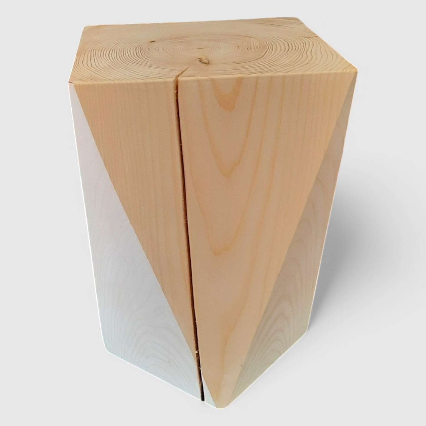 Pyramiden Holzblock - Hocker, Beistelltisch, Dekoelement, Sitzklotz, Holzklotz