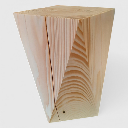 Pyramiden Holzblock - Hocker, Beistelltisch, Dekoelement, Sitzklotz, Holzklotz